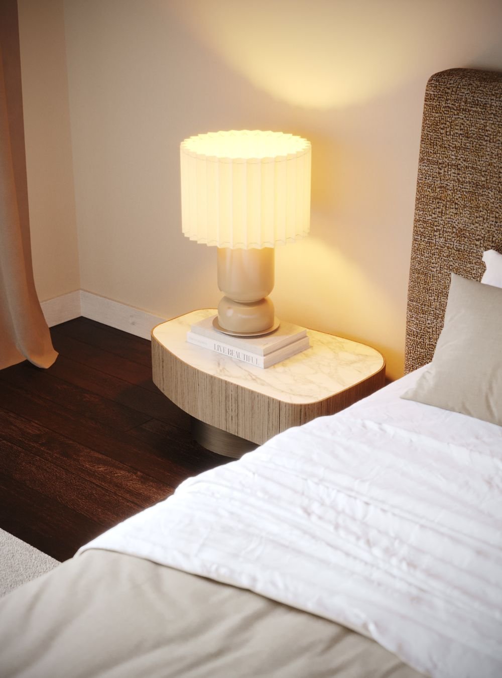 Detalhe de mesa de cabeceira e candeeiro num quarto de casal decorado, num serviço de design de interiores focado em decoração de quarto de casal e decoração de quarto.