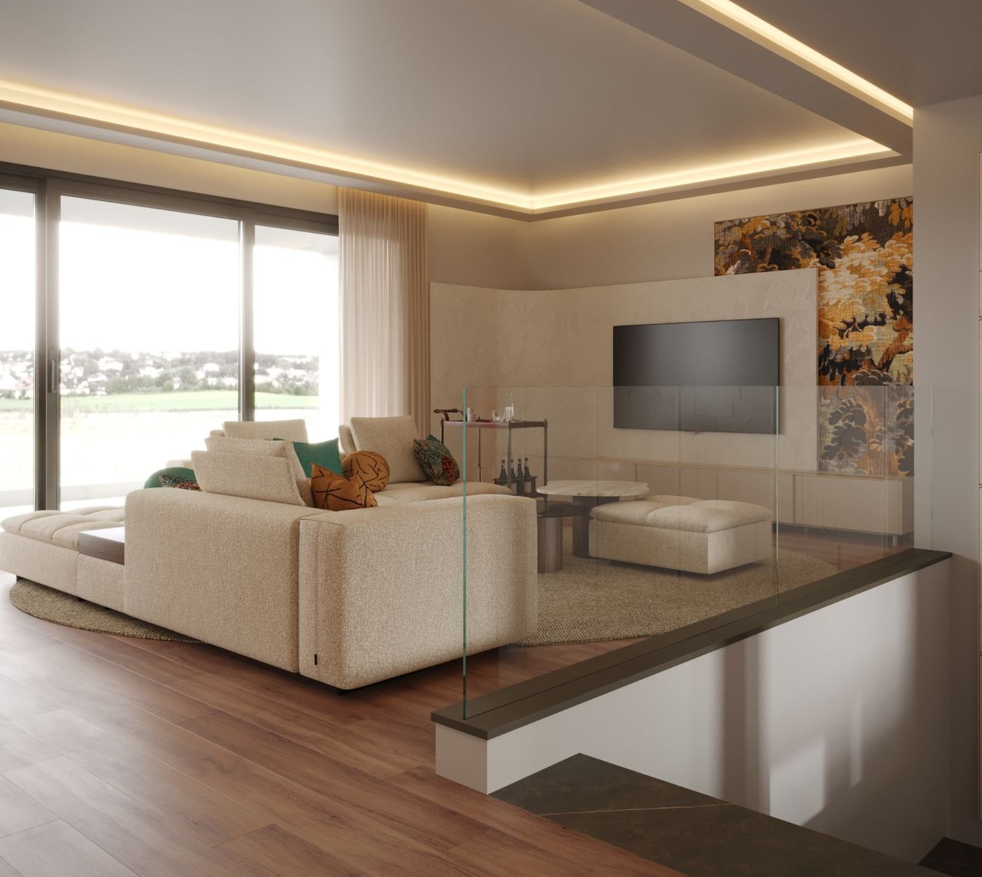 Perspetiva de sala de estar moderna e sala de cinema delimitada por guarda-corpo de vidro, destacando sofá modular com pufe e televisão na decoração planeada por serviço de design de interiores.