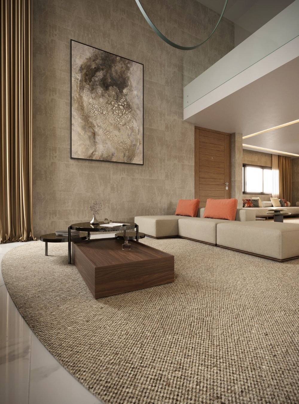 Conjunto de mesas de apoio em madeira e vidro sobre tapete texturado, junto a um sofá modular com almofadas terracota, numa requintada decoração sala moderna com aparadores de sala modernas integrados.